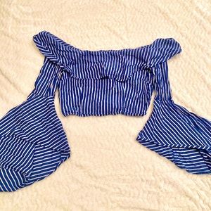 Idris flared sleeve crop top!